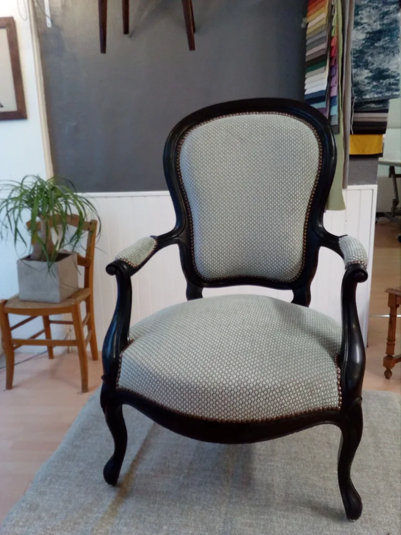 fauteuil Louis Philippe, tapissier décorateur Millau Au Petit Crin