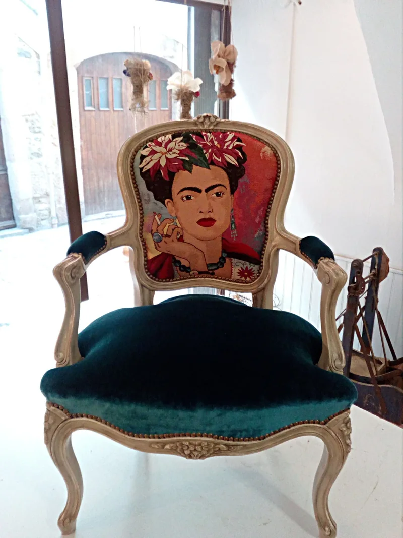fauteuil cabriolet Frida, Louis 15, tapissier décorateur Millau Au Petit Crin