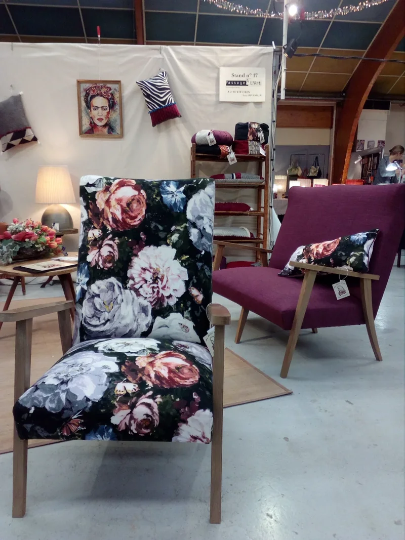 fauteuil année 50 tissus fleurs accoudoir en Noyer