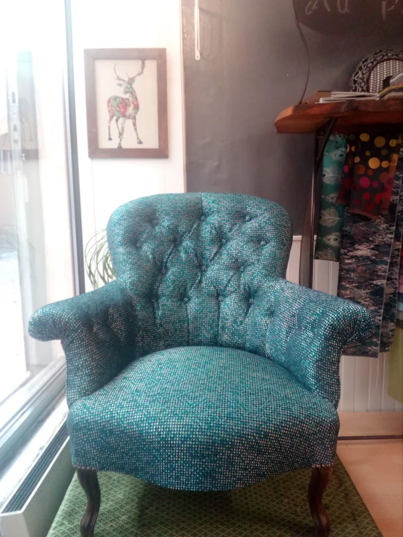 fauteuil crapaud capitonné tapissier décorateur Millau Au Petit Crin
